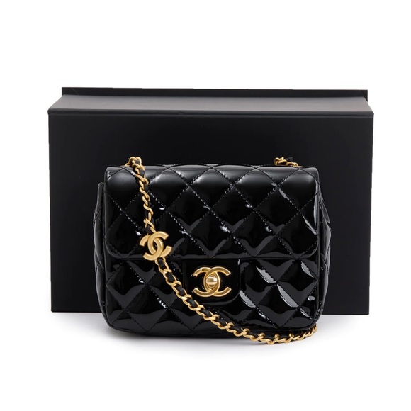 CHANEL 2022 BLACK QUILTED PATENT LEATHER COCO DE TOI HEART SQUARE MINI FLAP BAG - Picture 3 of 9